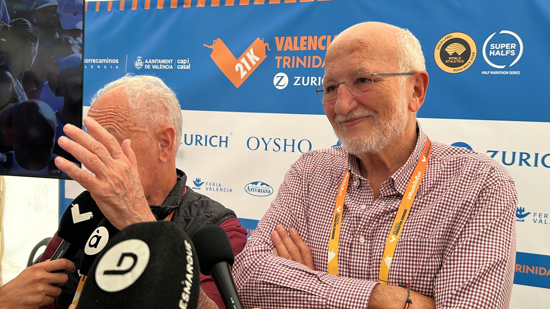 Juan Roig sonríe