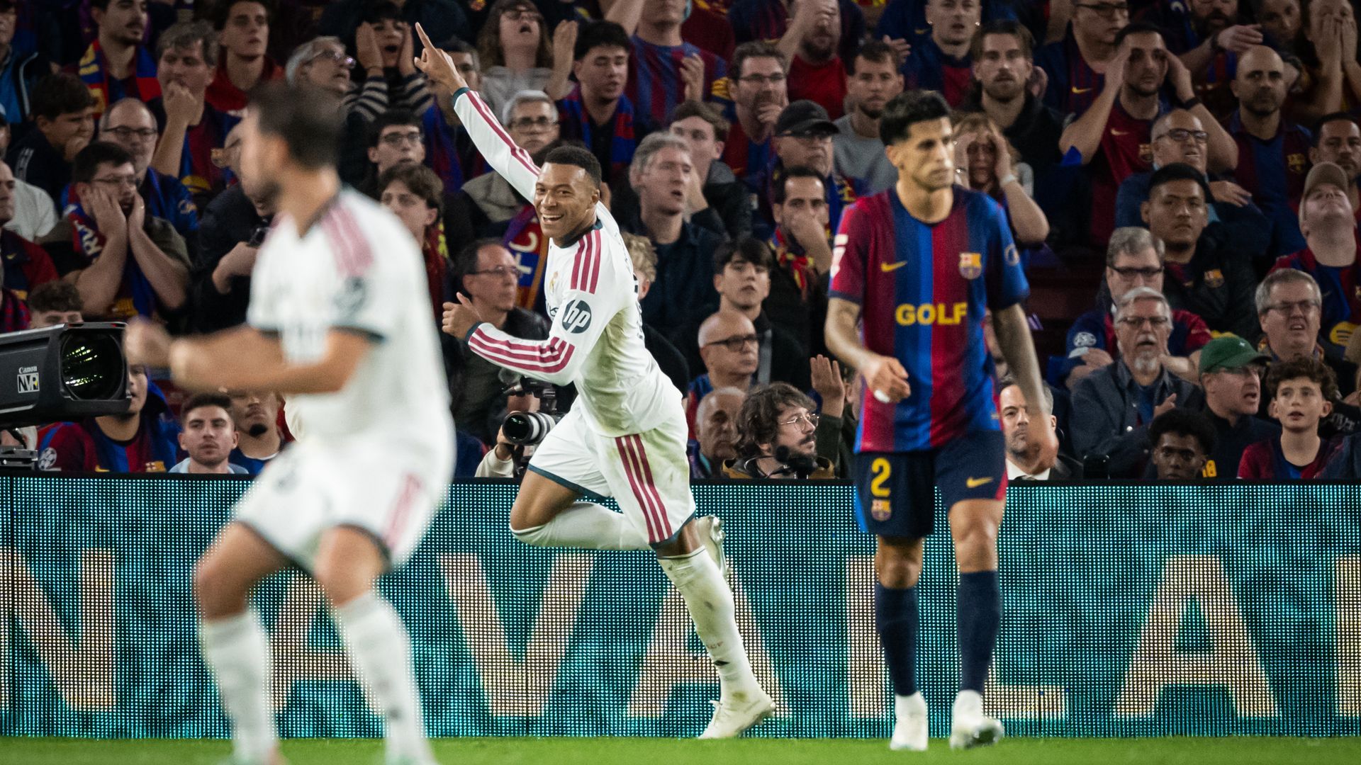 Kylian Mbappé celebra el primer gol al Barcelona Kylian Mbappé celebra el primer gol al Barcelona