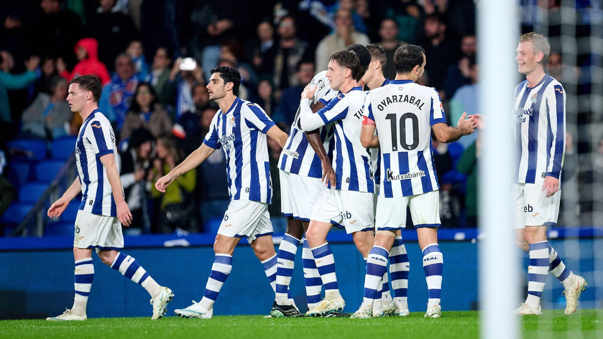 La Real Sociedad celebra uno de los goles al Levante La Real Sociedad celebra uno de los goles al Levante