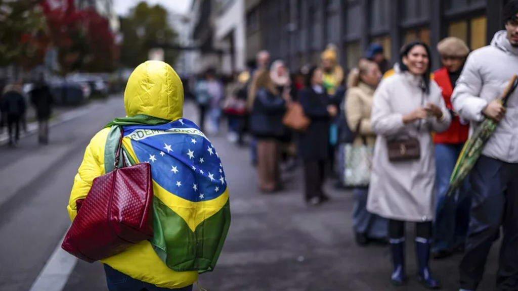 Los colegios electorales abren para la segunda vuelta de las presidenciales en Brasil