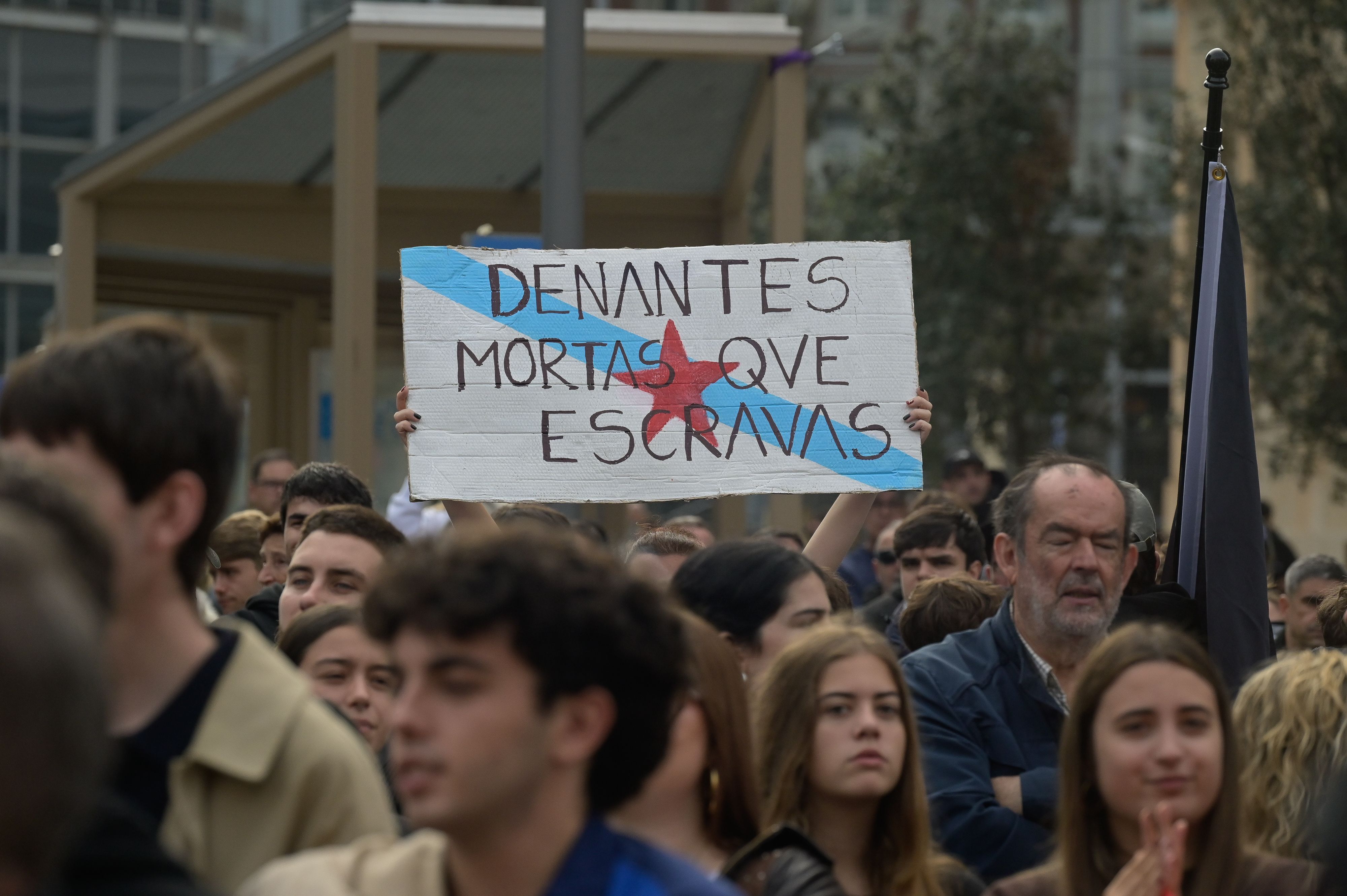 Pancarta exhibida por una de las manifestantes
