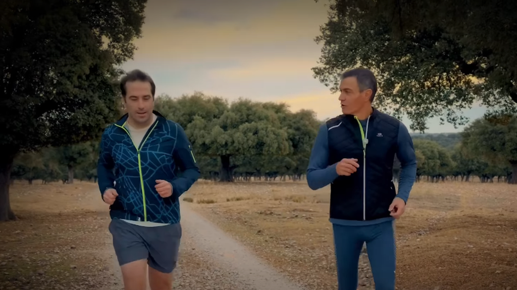 Pedro Sánchez acelera en plena precampaña con un vídeo corriendo con Carlos Cuerpo: "Todavía nos queda carrera"