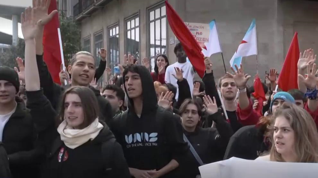 Manifestantes claman contra la "violencia policial" de las protestas de A Coruña: "Galicia será la tumba del fascismo"