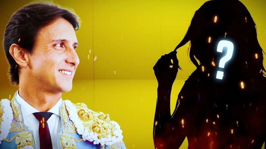 El nombre de la famosa colaboradora de Telecinco a la que Roca Rey enviaba "fueguitos": "Lo ha hecho con varias de la cadena"