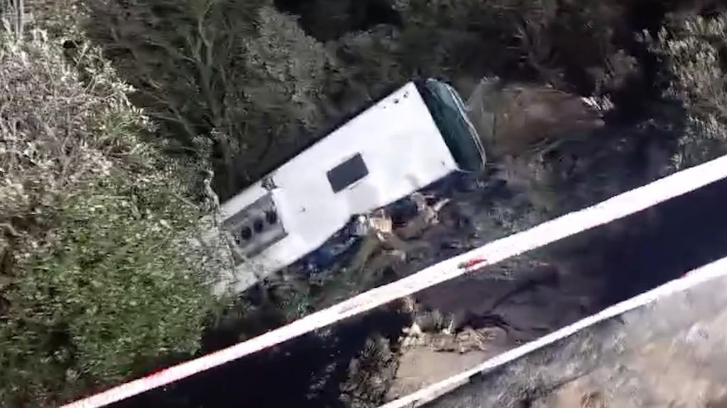 Los primeros momentos tras el accidente de autobús en Barcelona: ambulancias, bomberos y rescates a contrarreloj