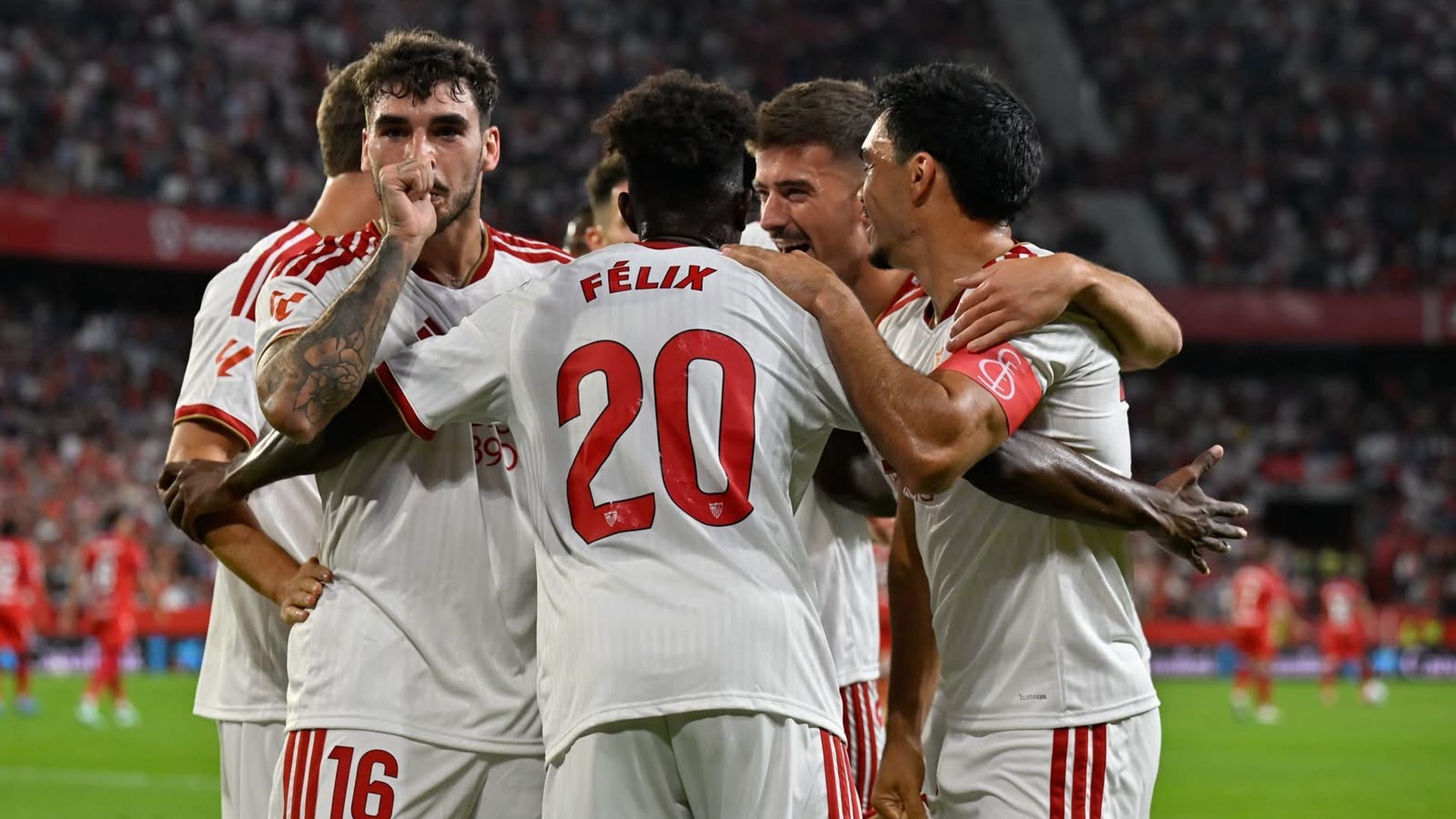 Celebración del gol de Isaac Romero