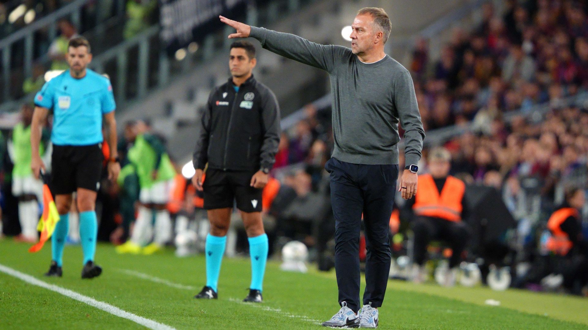 Hansi Flick, entrenador del FC Barcelona, durante el Clásico Hansi Flick, entrenador del FC Barcelona, durante el Clásico