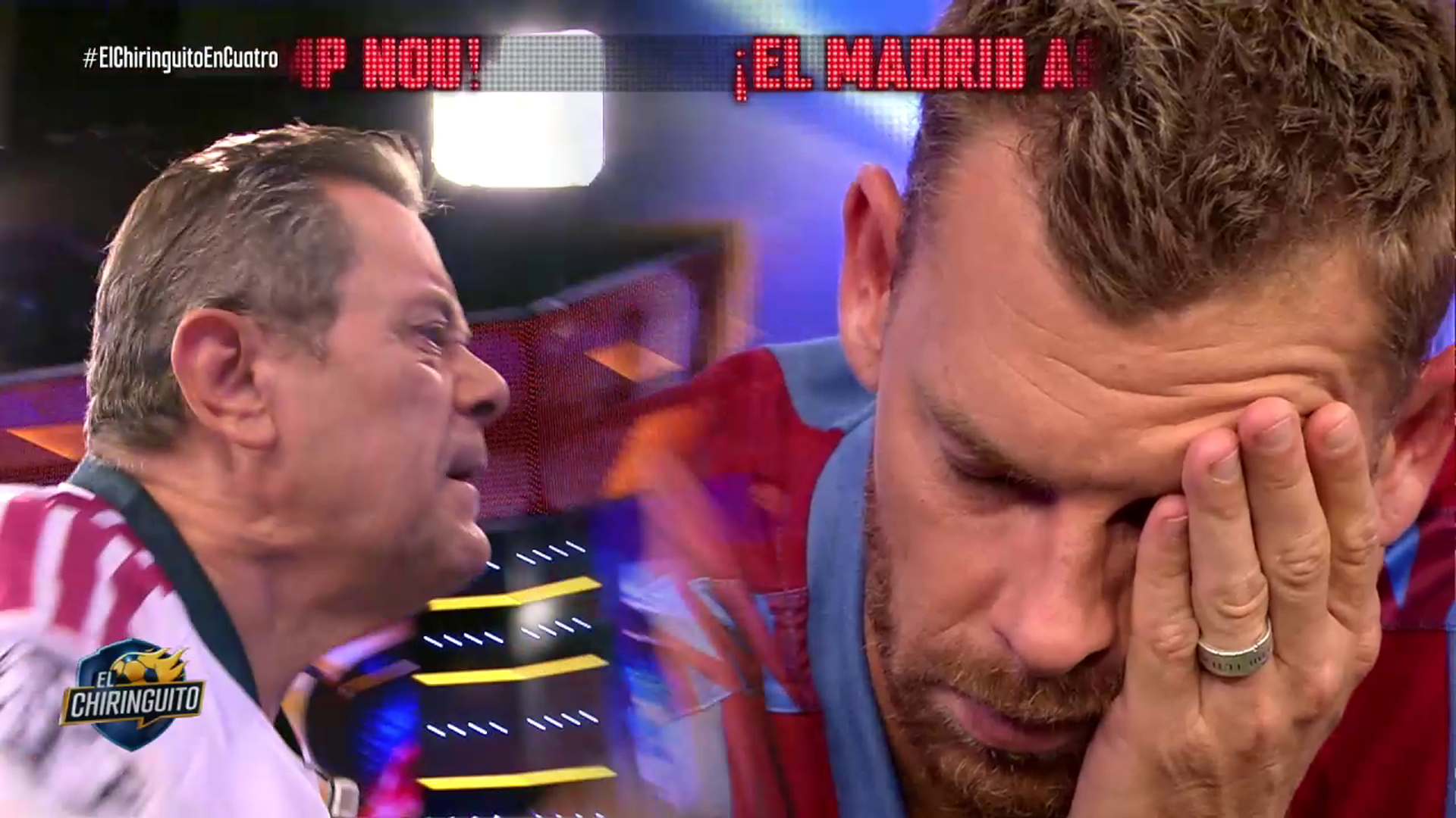 Historia de la televisión: la entrada de Roncero tras la victoria del Madrid al Barça ante la atenta mirada de Jota Jordi Historia de la televisión: la entrada de Roncero tras la victoria del Madrid al Barça ante la atenta mirada de Jota Jordi