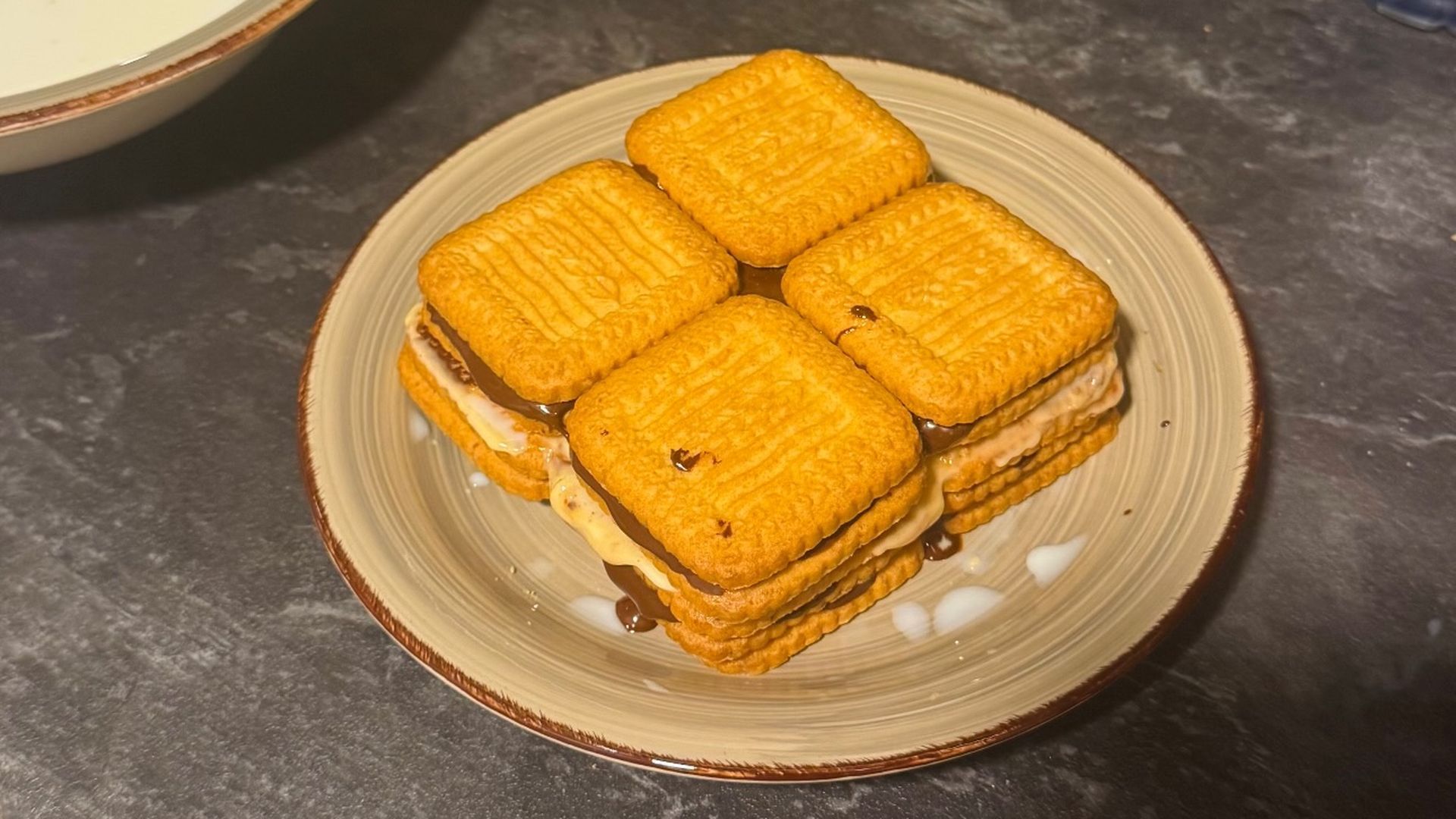 La tarta de cumpleaños que Miri le está haciendo a Albalá