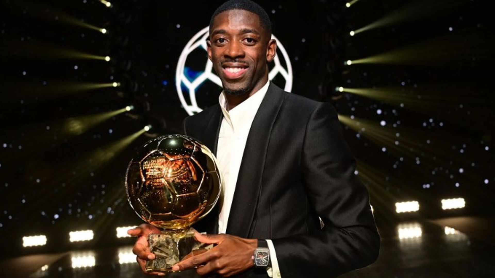Ousmane Dembélé, con el Balón de Oro