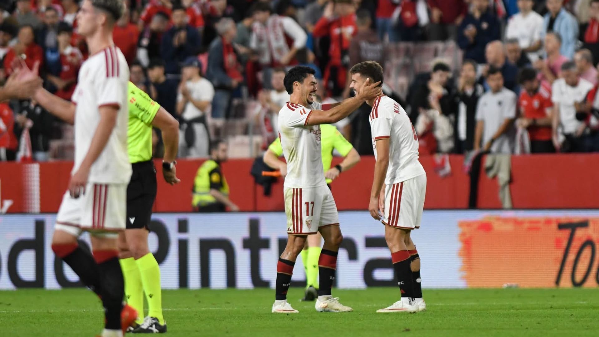 Suazo y Kike Salas, celebrando el triunfo ante Osasuna