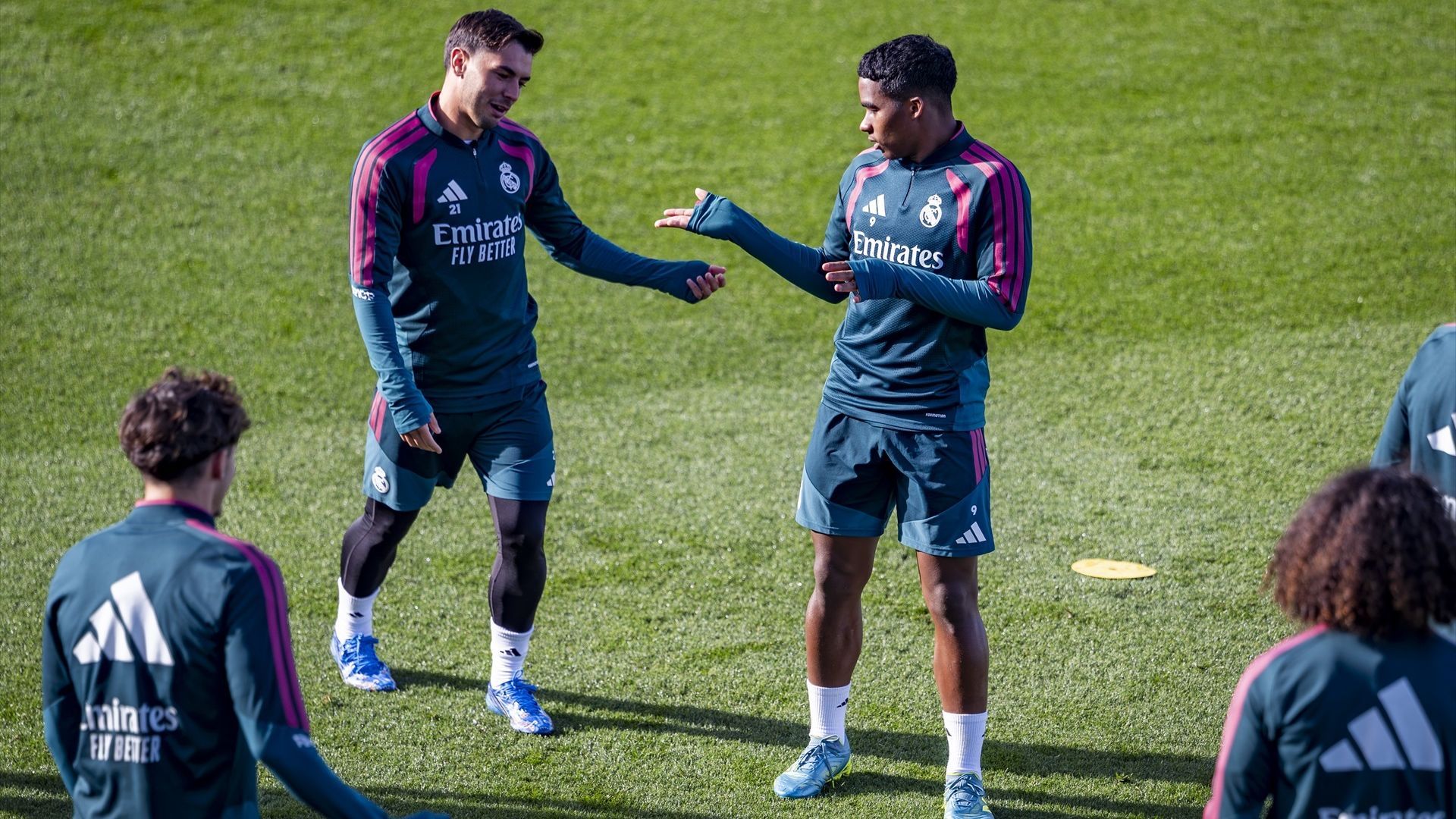 Brahim Díaz y Endrick, en un entrenamiento del Real Madrid