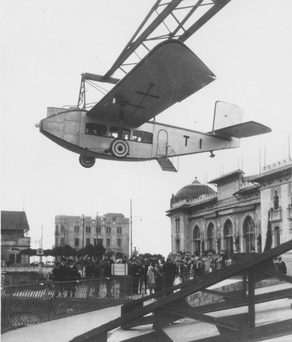 El Avión, una réplica del primer vuelo comercial entre Barcelona y Madrid