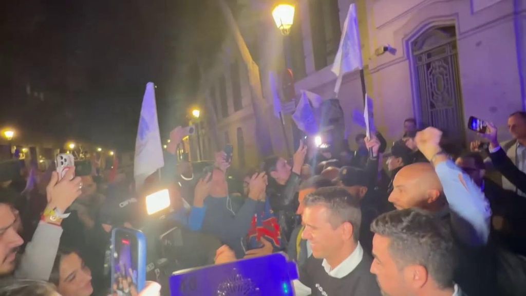 Agentes de la UPR desalojan a los policías y guardias civiles encerrados en el Ministerio del Interior