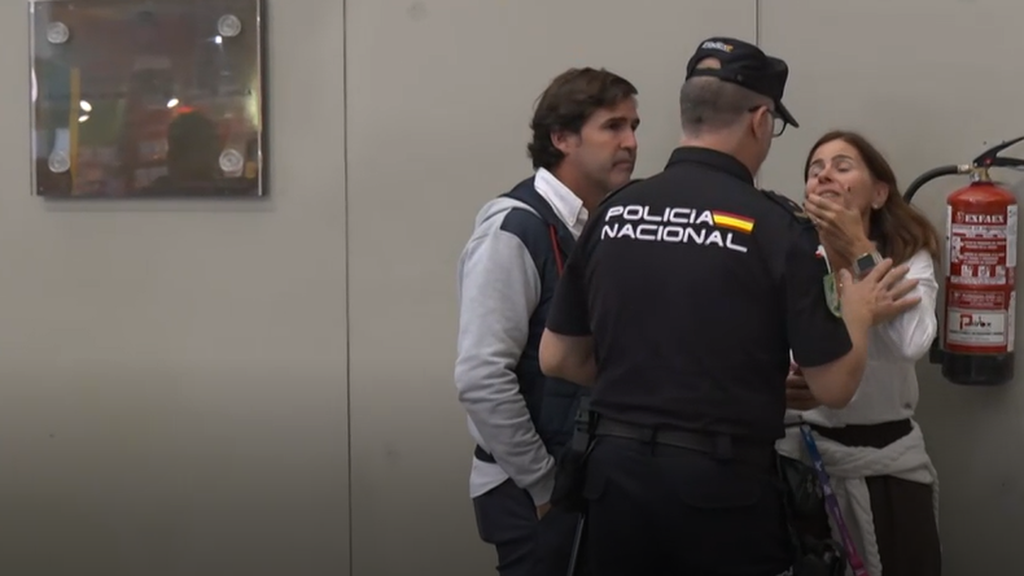 Angustia en la estación de Santa Justa y en Atocha: "No sé nada, no paro de llamarla y no me da línea"