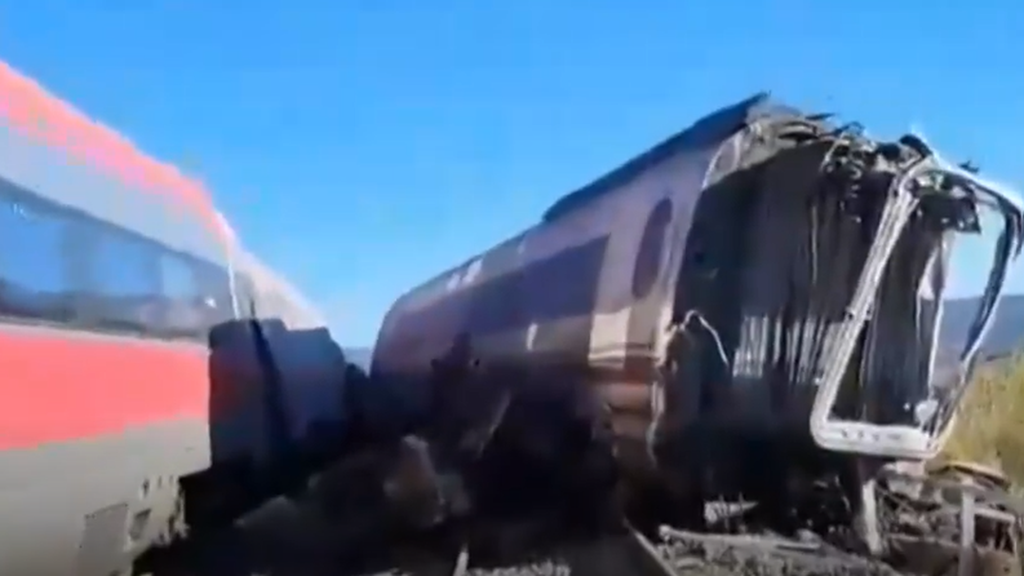 Así han vivido y grabado los pasajeros supervivientes los primeros minutos tras el descarrilamiento: "Había gente muerta bajo los trenes"