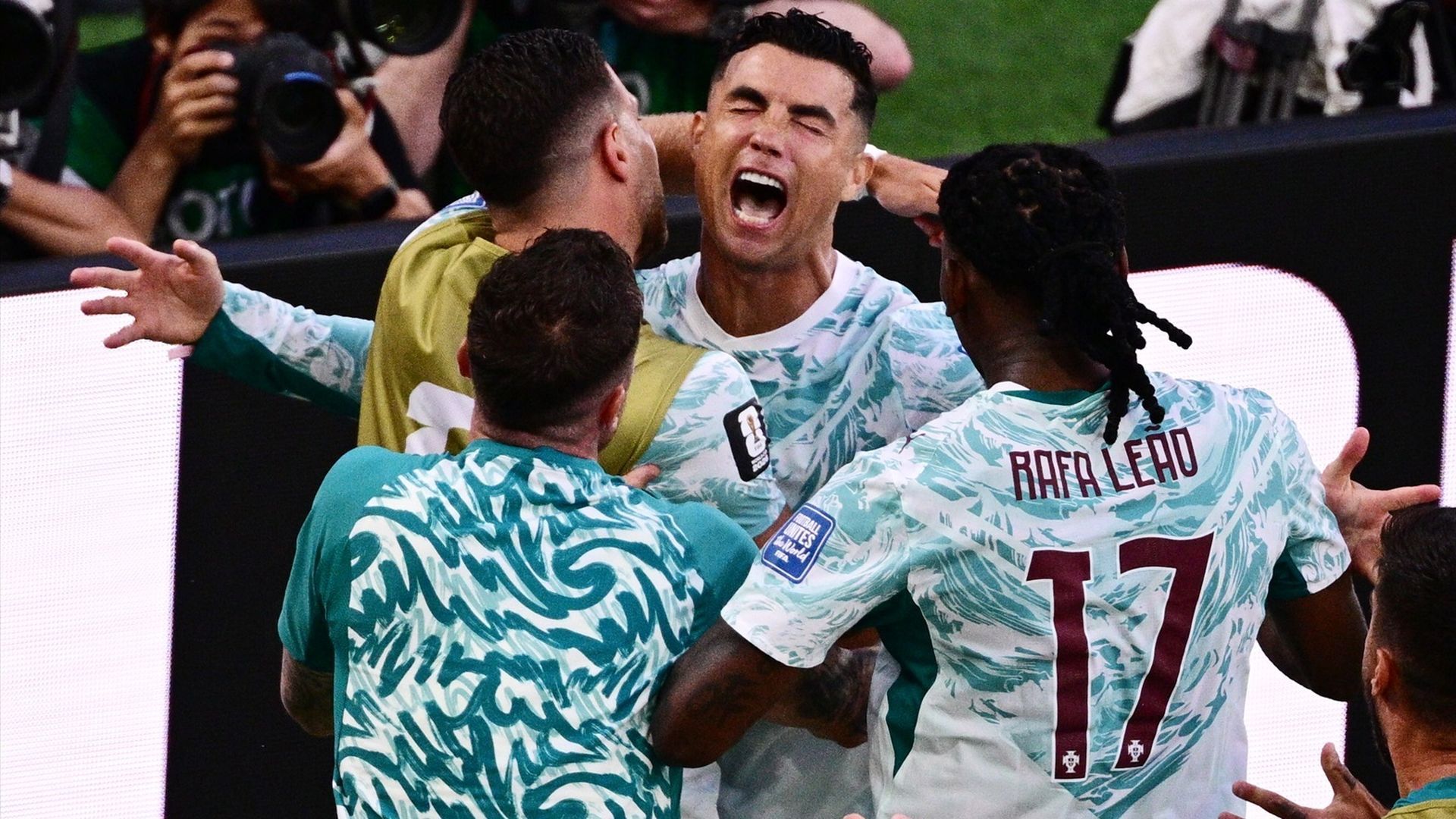 Cristiano Ronaldo celebra un gol con Portugal Cristiano Ronaldo celebra un gol con Portugal