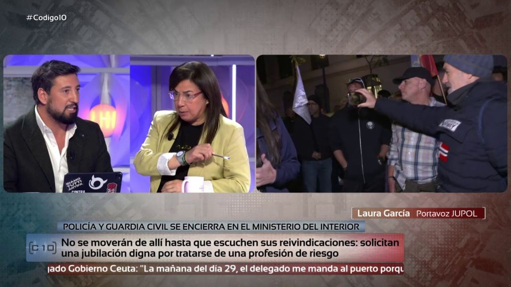 El rifirrafe entre Fernando Carrera y Ana Vázquez por el desalojo a los policías encerrados: "Tú te has metido en el jardín de los porrazos"