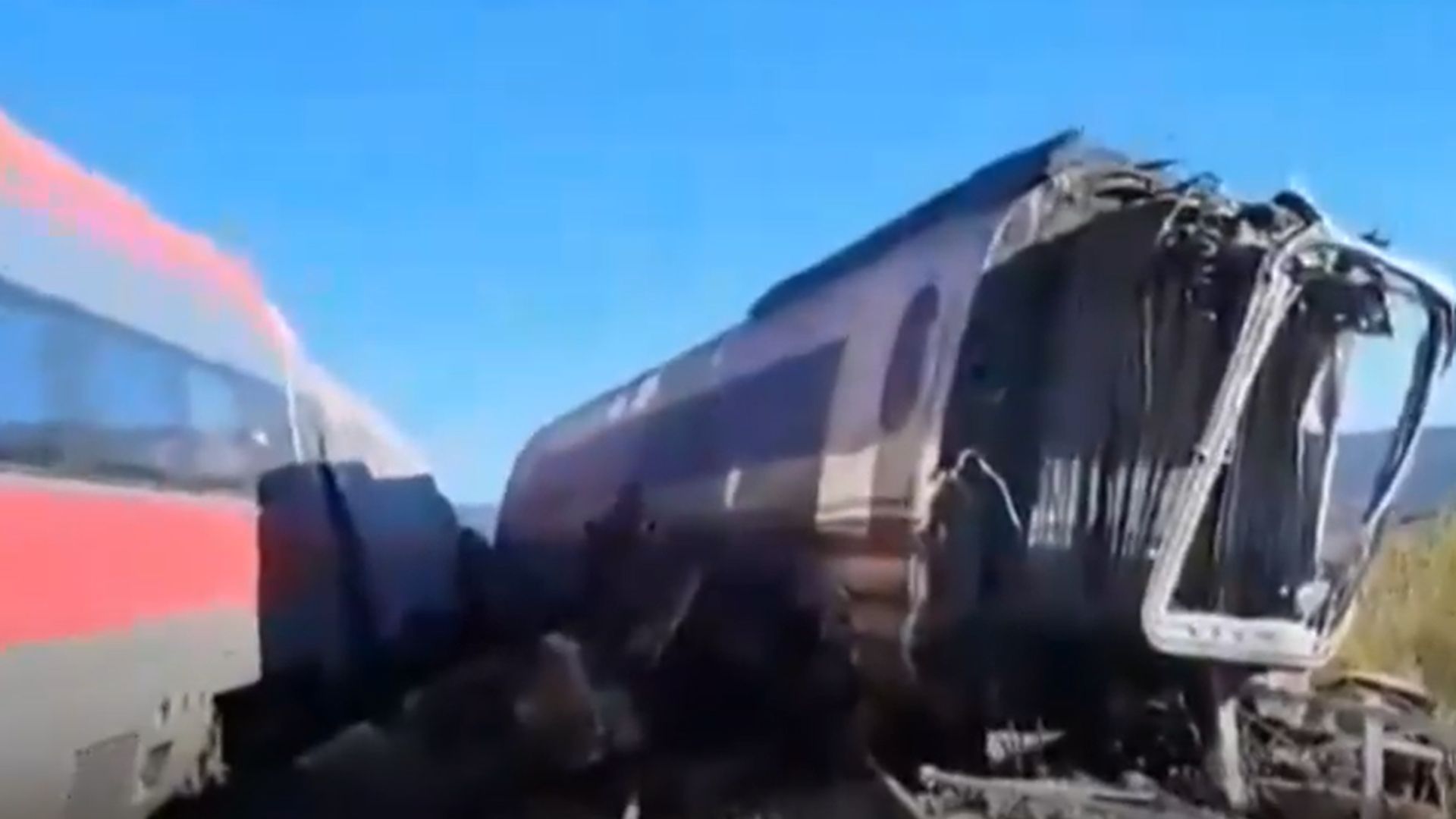 Así han vivido y grabado los pasajeros supervivientes los primeros minutos tras el descarrilamiento: "Había gente muerta bajo los trenes"