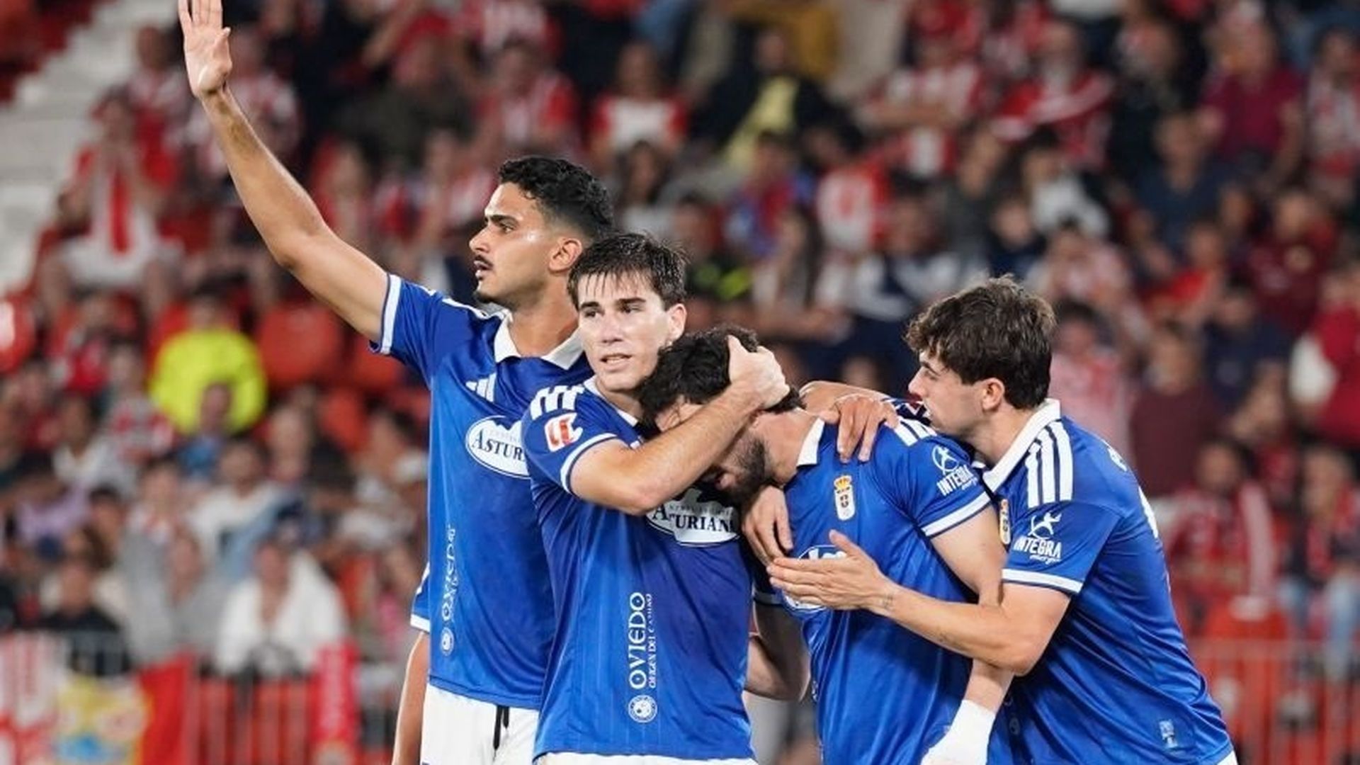 Jugadores del Real Oviedo celebrando un gol ante el Almería