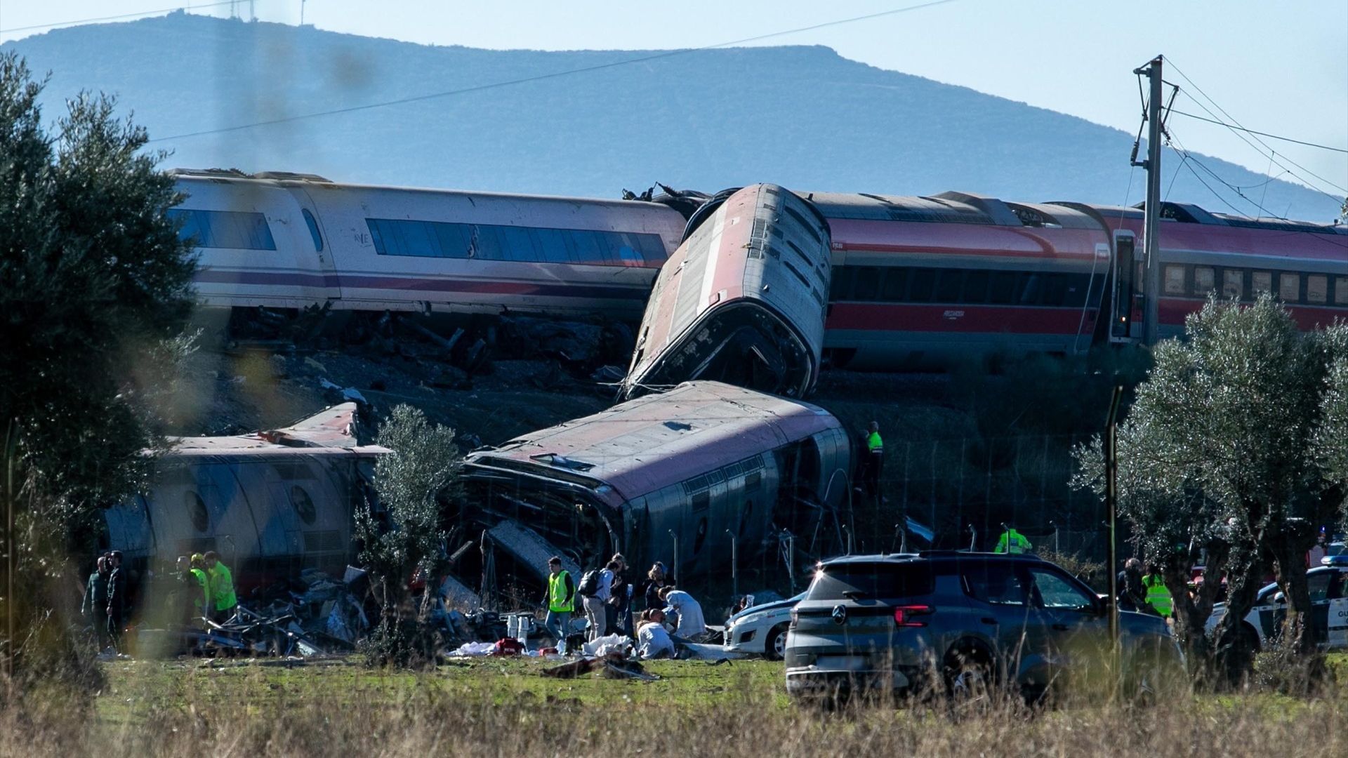La colisión de dos trenes ha causado el descarrilamiento de los últimos dos vagones del Iryo