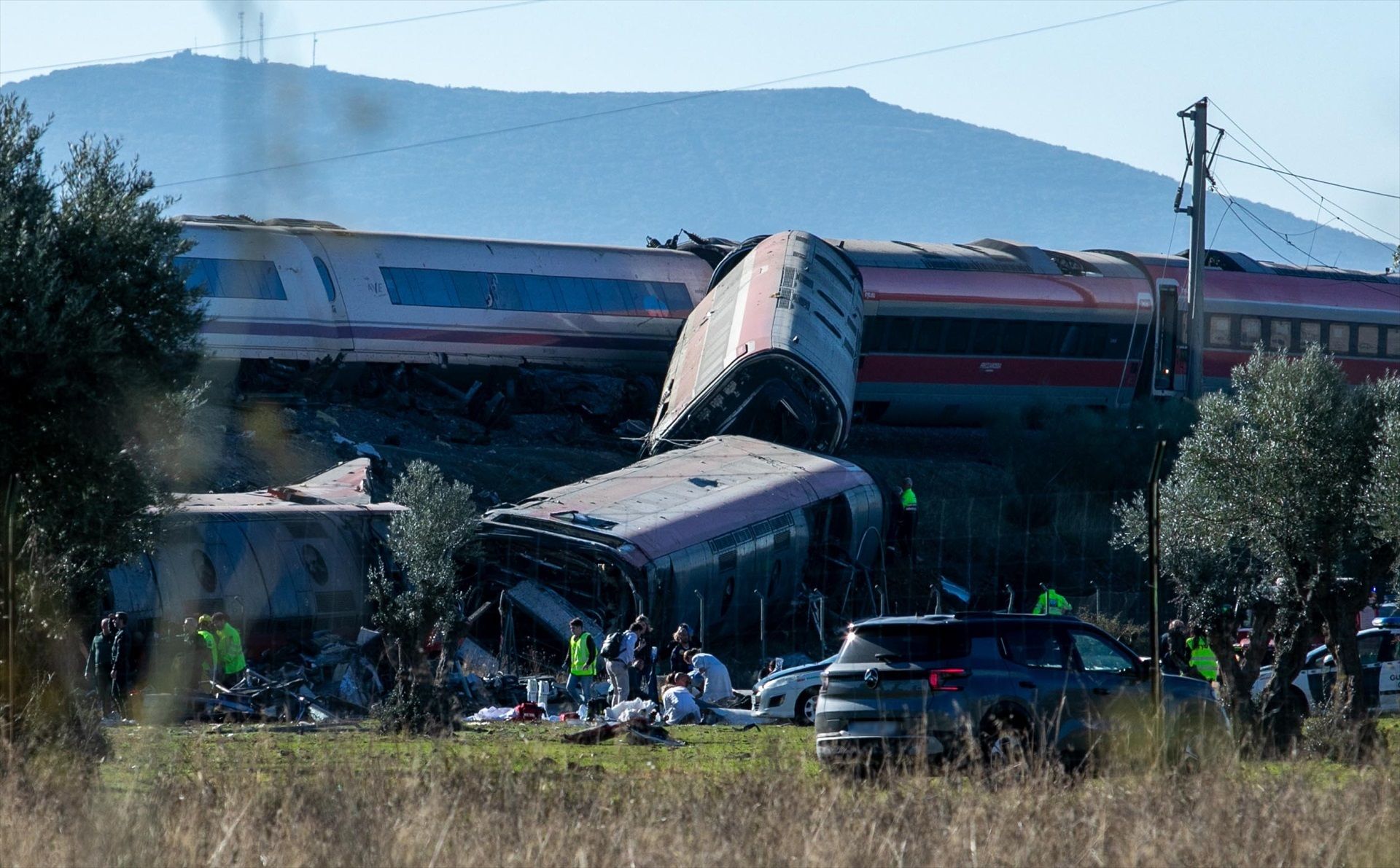 La colisión de dos trenes ha causado el descarrilamiento de los últimos dos vagones del Iryo