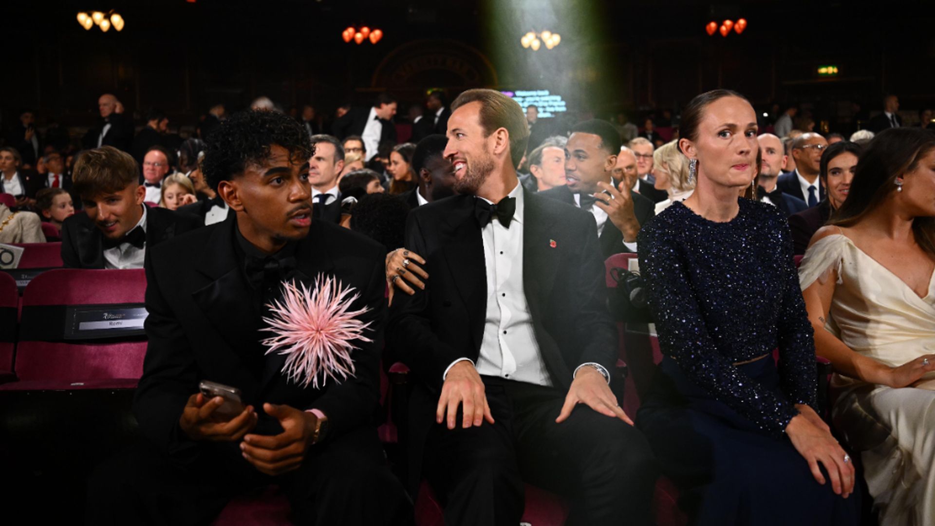 Lamine Yamal, con Harry Kane