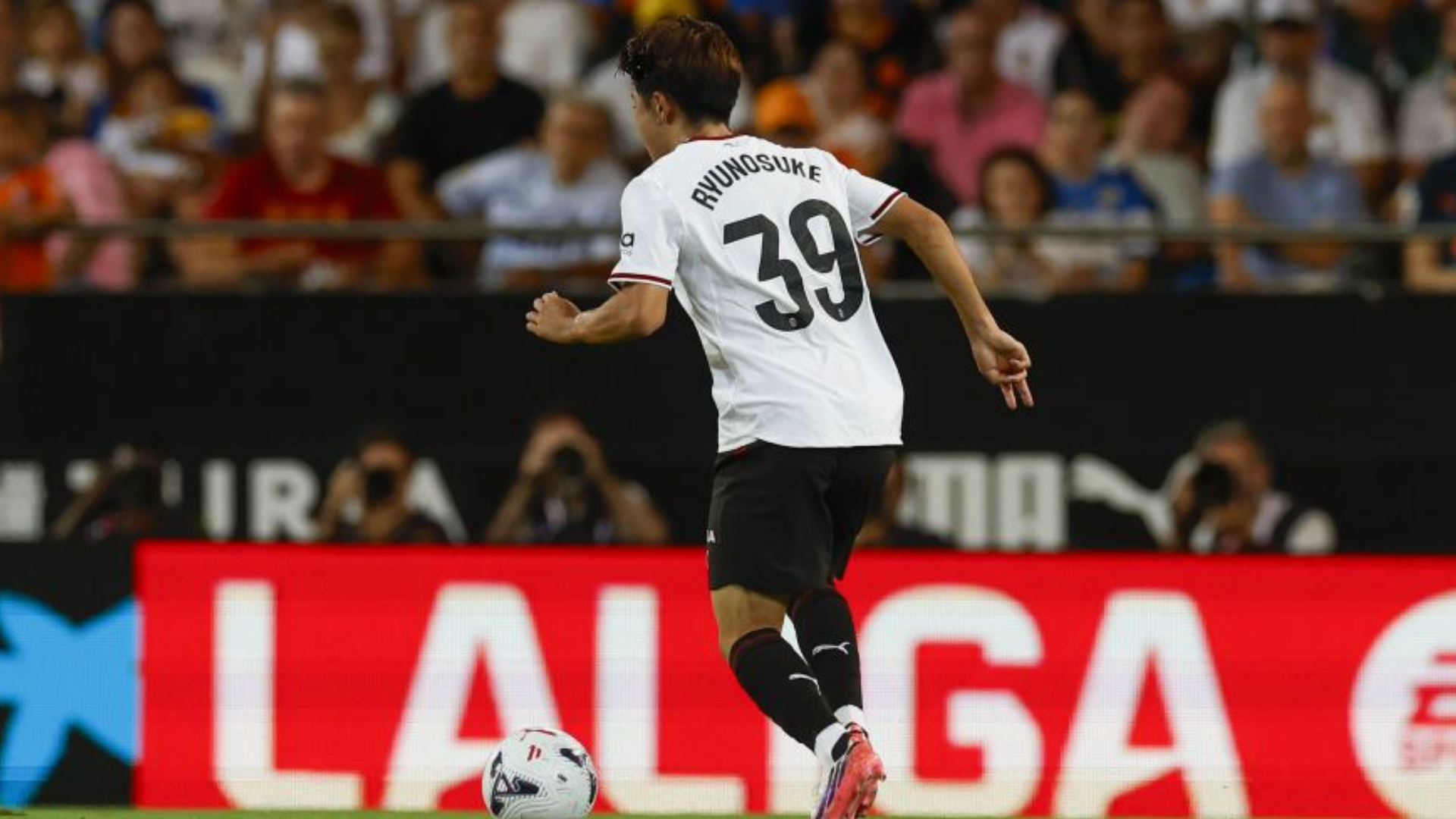 Ryonosuke Sato en Mestalla ante el Betis
