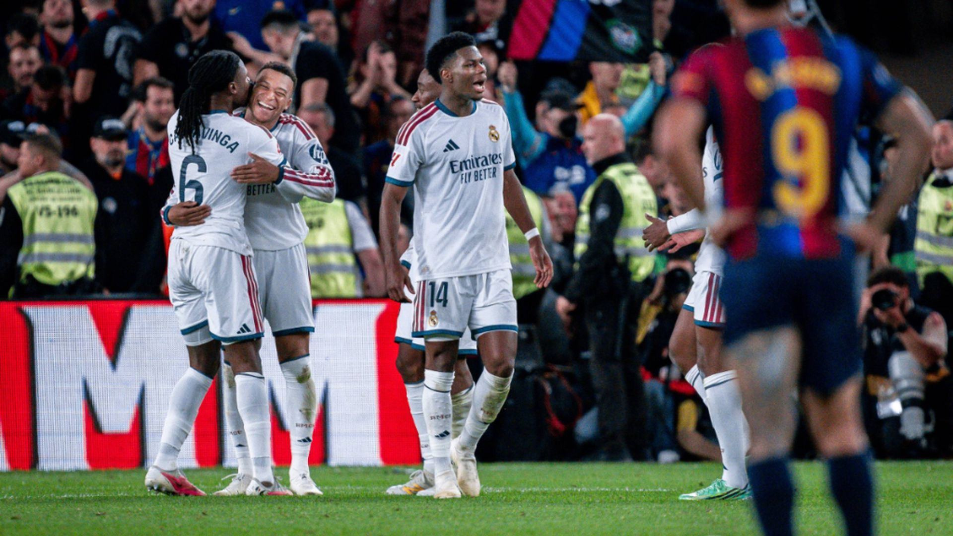 Camavinga y Mbappé, celebrando el 1-2 en El Clásico Camavinga y Mbappé, celebrando el 1-2 en El Clásico