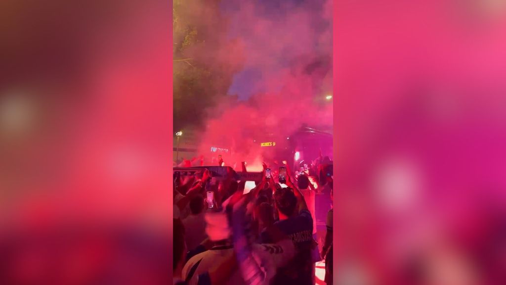 El brutal recibimiento de la afición del Xerez CD a sus jugadores al cántico de "gaditano el que no bote"