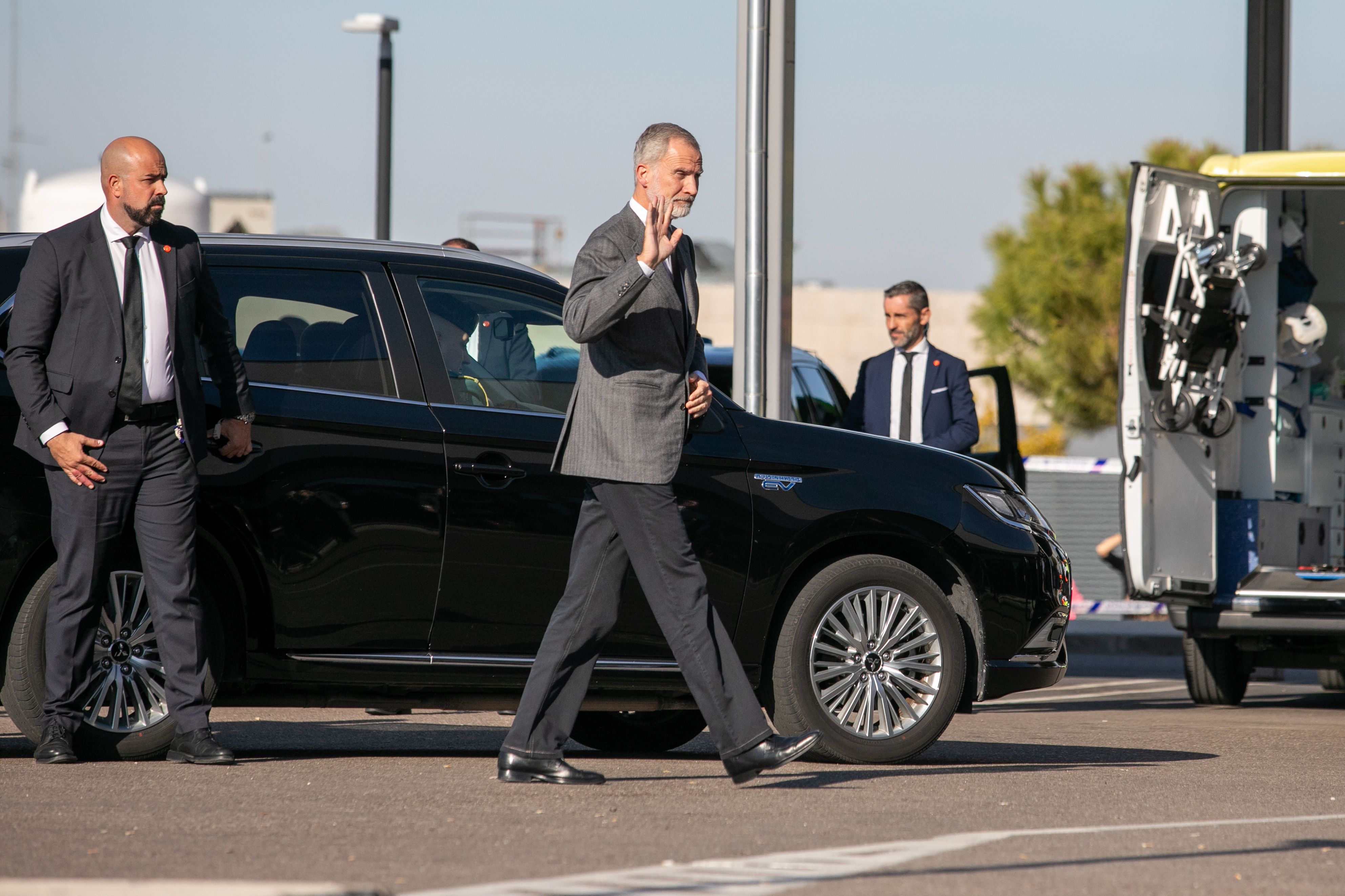 El Rey Felipe VI durante una visita a los heridos del accidente ferroviario de Urda, en el Hospital Universitario de Toledo