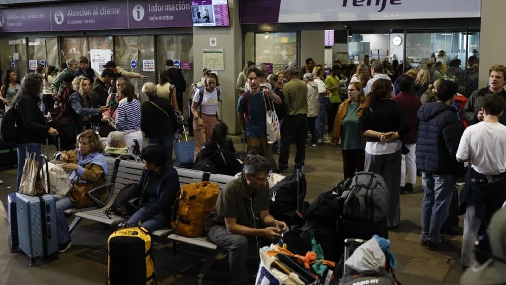 Renfe abre una oficina de información para familiares de personas desaparecidas en el accidente de trenes en Urda
