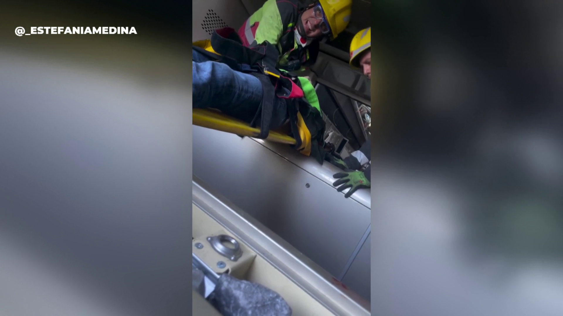 Las imágenes de los primeros rescates en el interior de los trenes del accidente ferroviario de Urda, Toledo Las imágenes de los primeros rescates en el interior de los trenes del accidente ferroviario de Urda, Toledo