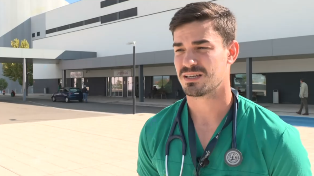 Álvaro, un médico que dobla su turno, recuerda las primeras horas tras el accidente ferroviario de Urda: "Decidimos quedarnos para echar una mano"