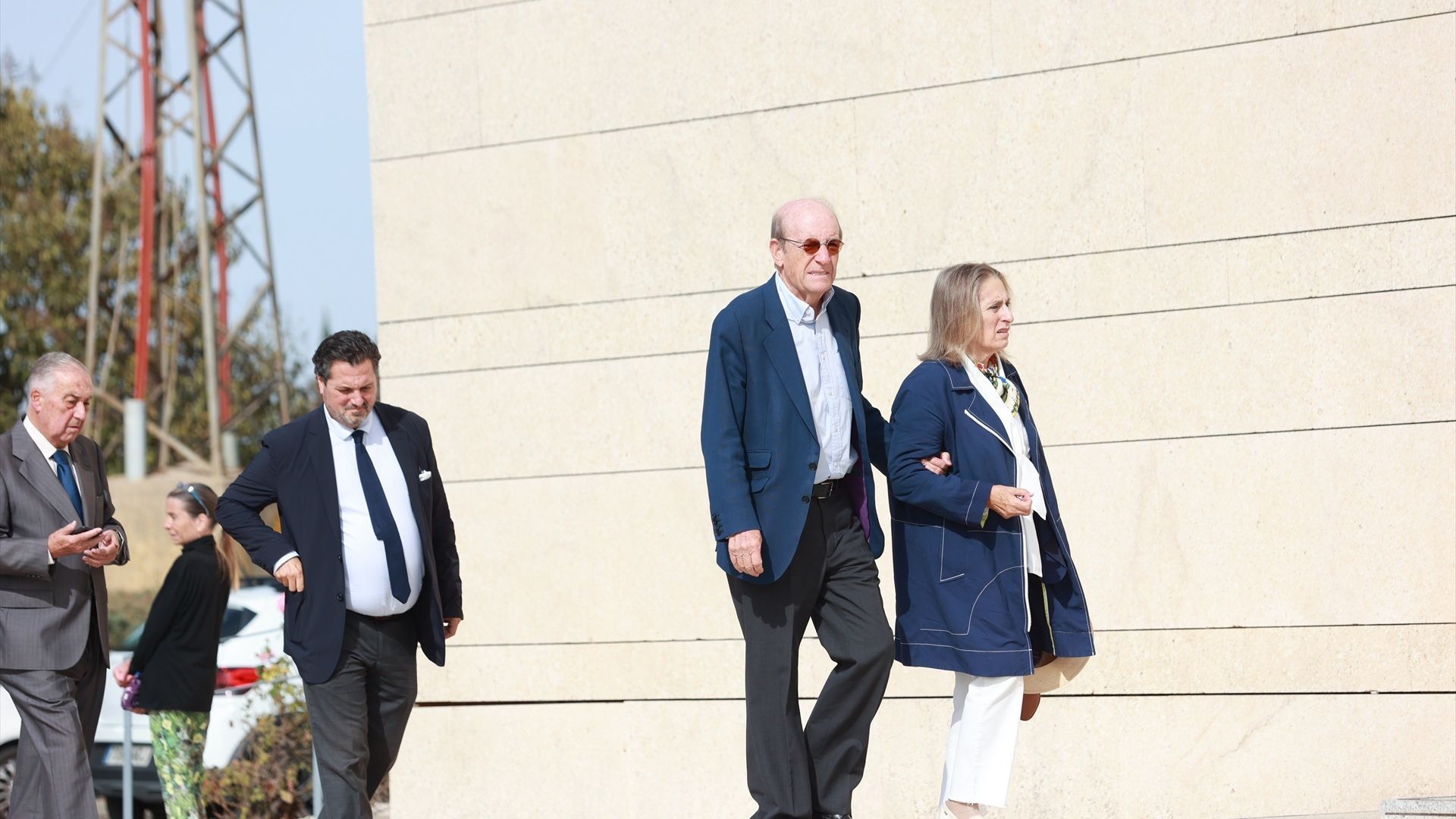 El exalcalde de Huelva, Pedro Rodríguez, en el tanatorio de Fátima Báñez