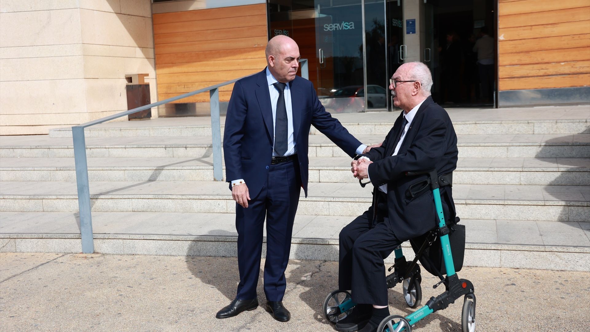 El presidente de ATA y vicepresidente de CEOE, Lorenzo Amor, en el tanatorio de Fátima Báñez