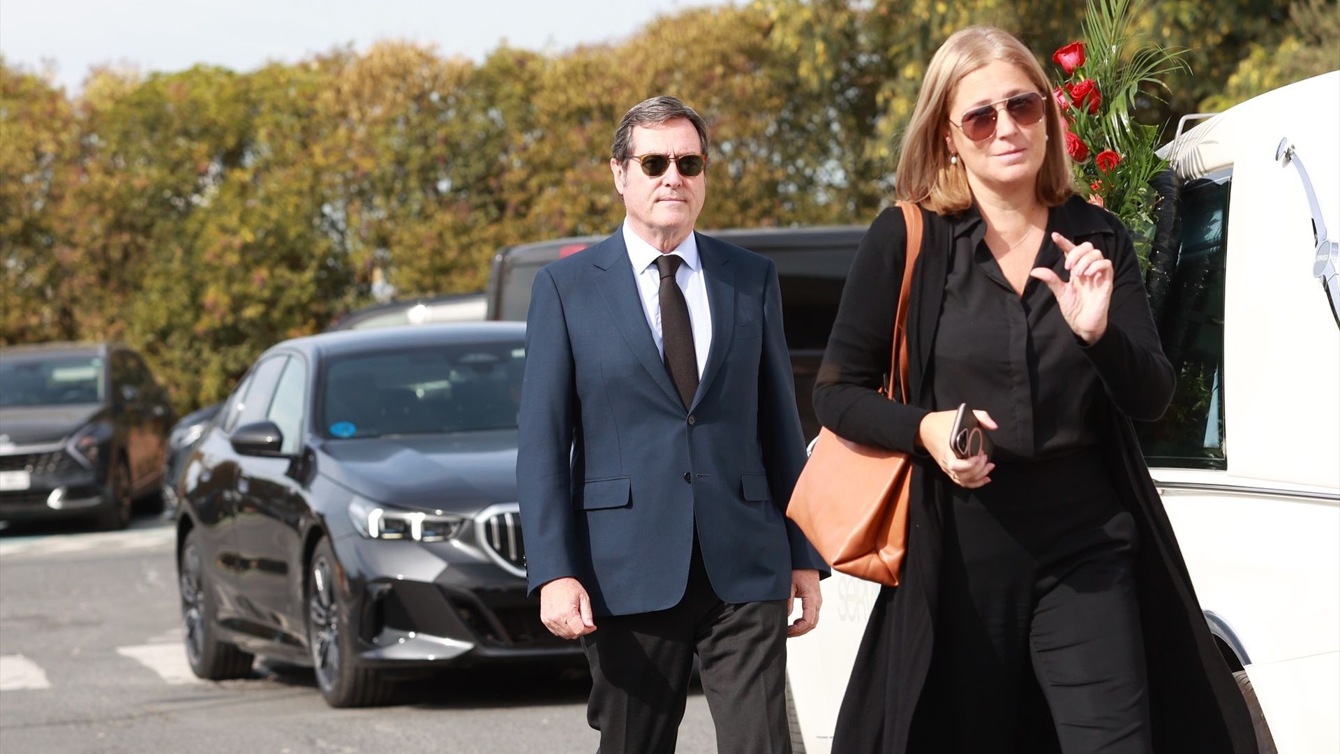 El presidente de la CEOE, Antonio Garamendi, en el tanatorio de Fátima Bañez