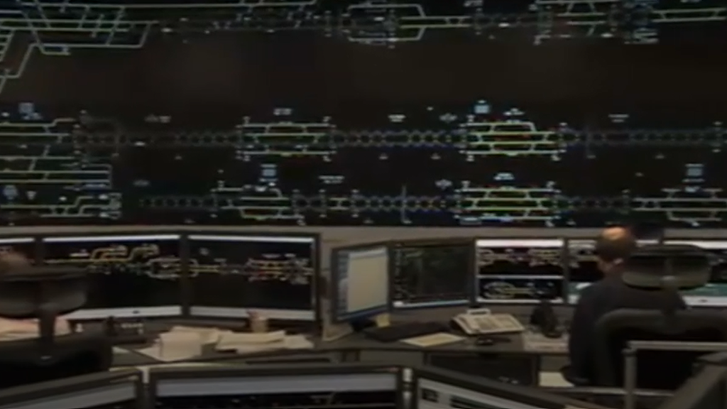 Los controladores contestan a Puente: "No sabe lo que es trabajar en ese estrés"