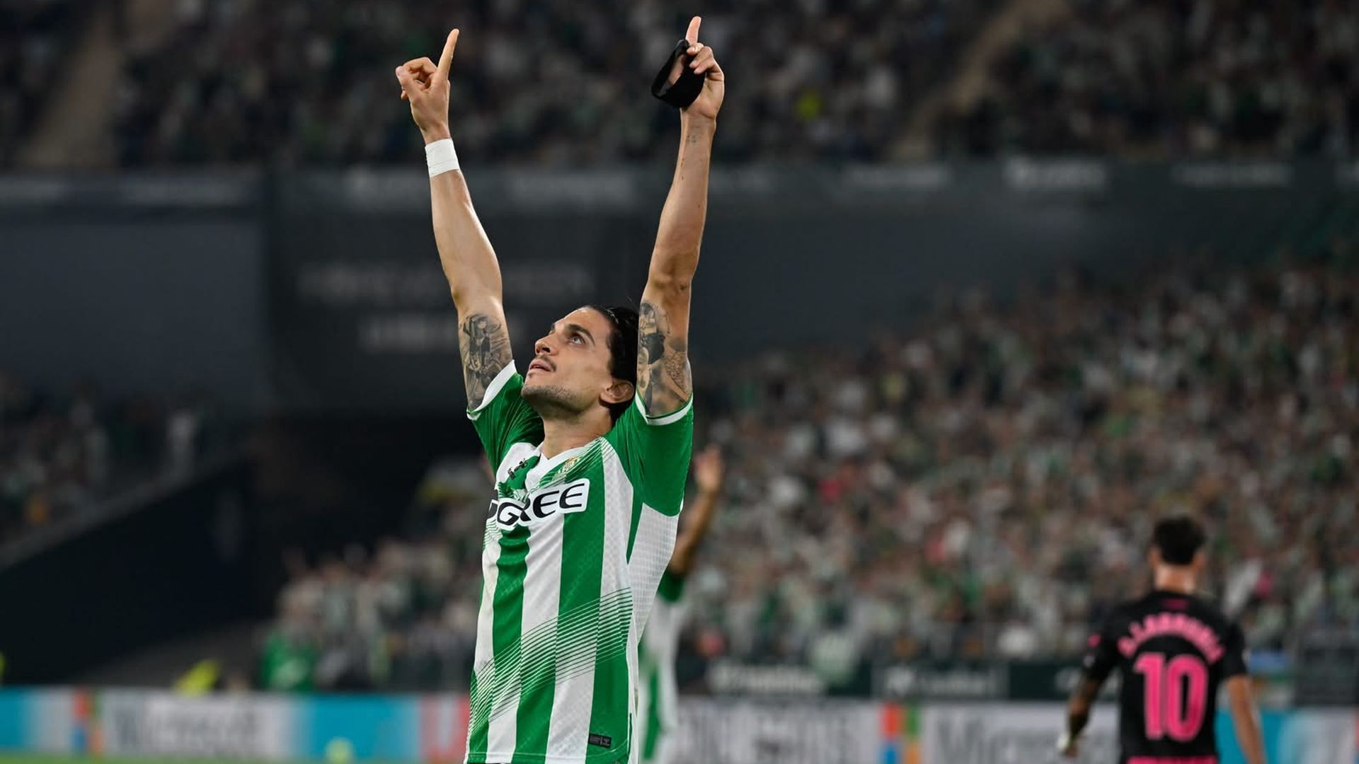 Marc Bartra celebra su gol al Málaga