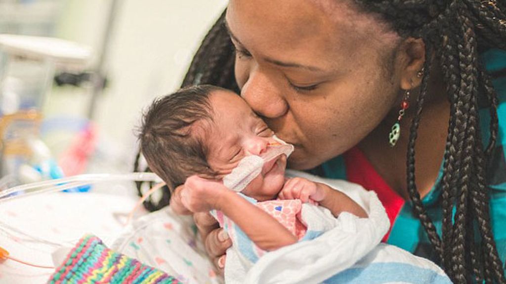 Caricias que curan a bebés enfermos