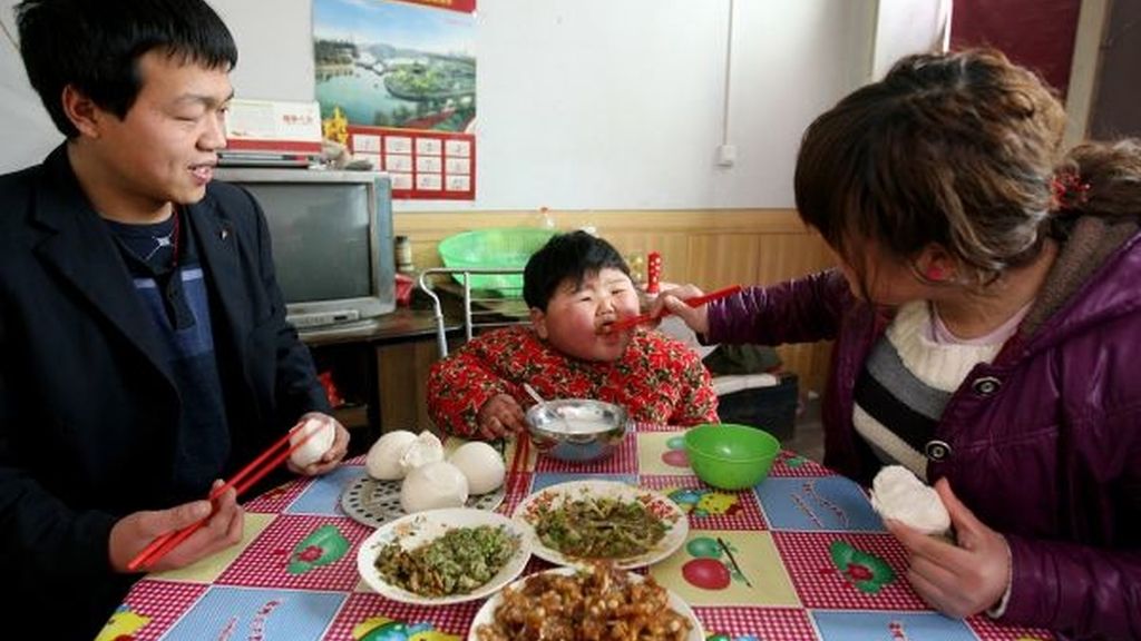 La niña china que pesa como una mujer